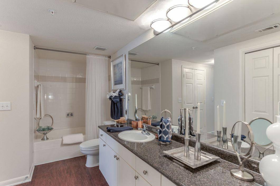 Apartment for rent at Plaza at Westchase, 2601 Woodland Park Dr, Houston, TX 77077