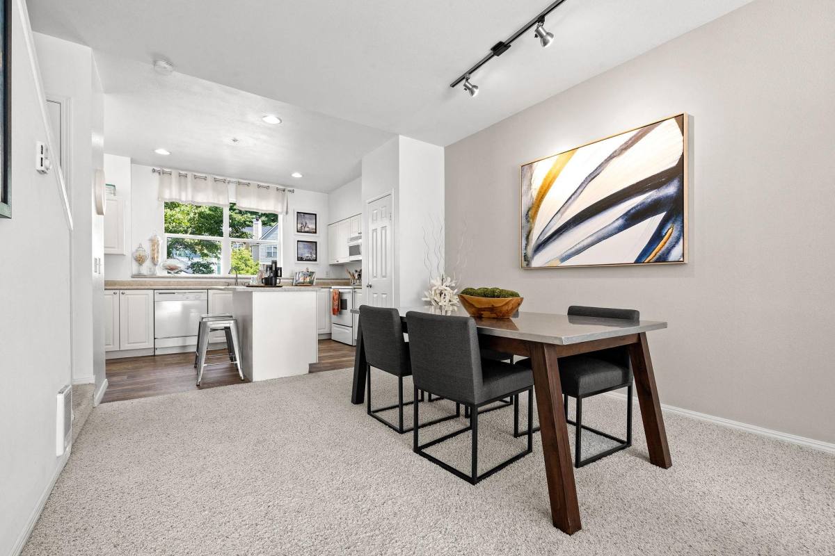 Townhouse for rent at Bella Vista, 2100 Lake Washington Blvd N, Renton, WA 98056