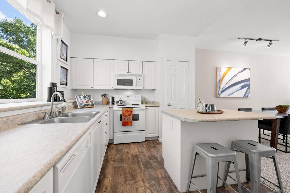 Townhouse for rent at Bella Vista, 2100 Lake Washington Blvd N, Renton, WA 98056