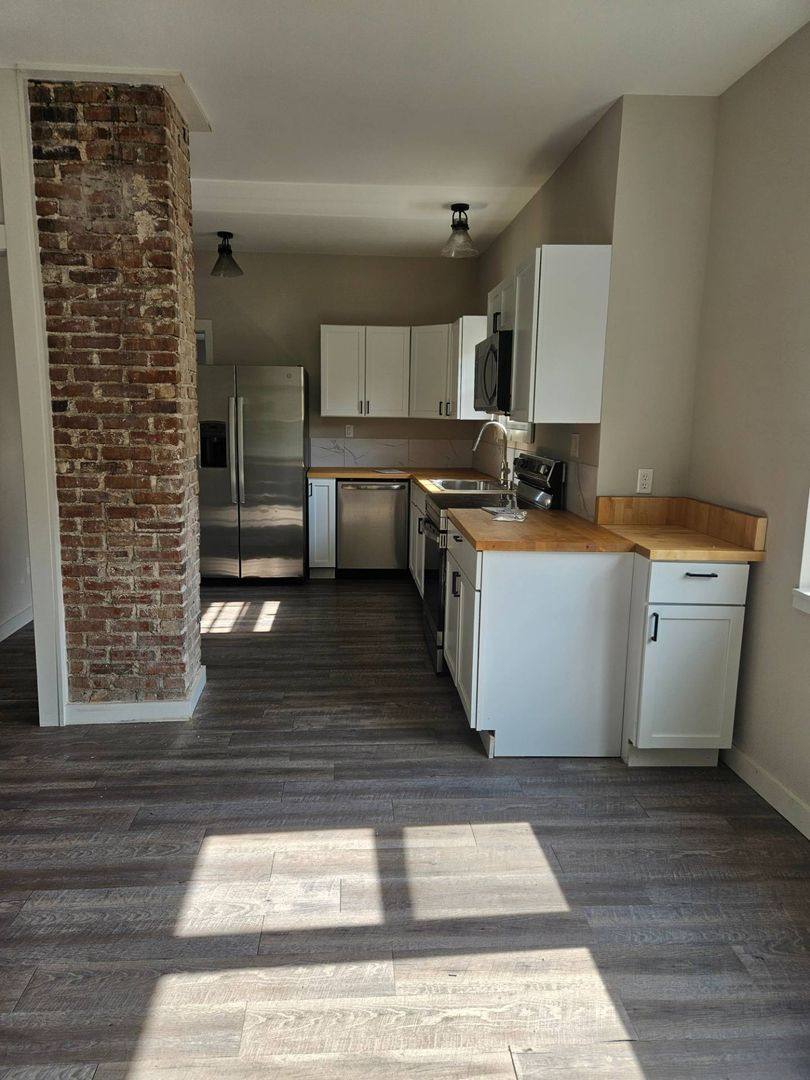 House for rent at 812 W Pershing St, Springfield, MO 65806