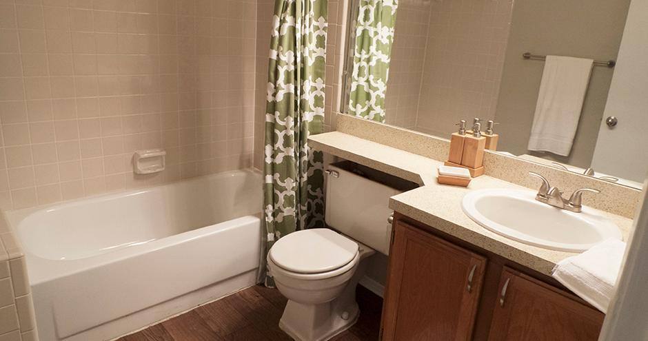 Apartment for rent at Wood Glen, 875 Franklin Gateway SE, Marietta, GA 30067