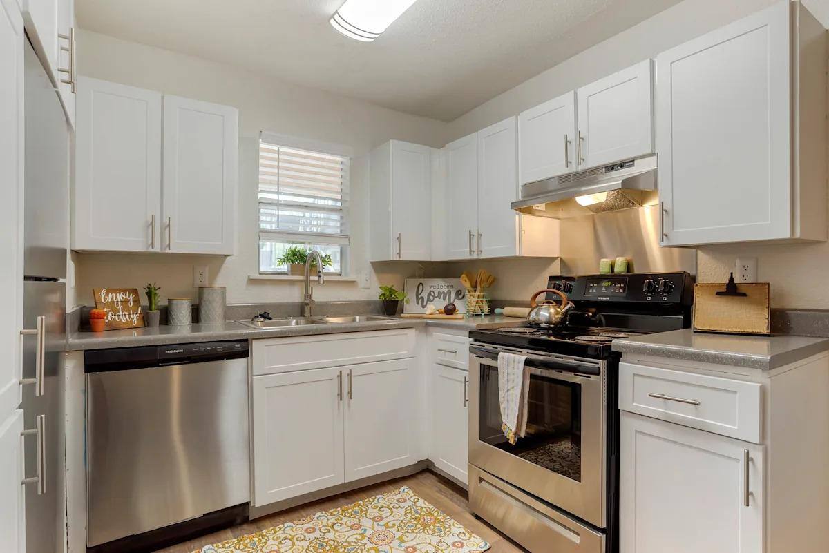Apartment for rent at 2144 Lakeshore Dr, Ridgeland, MS 39157