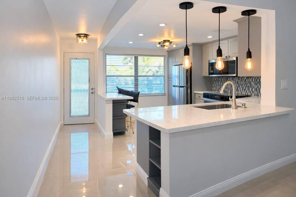 Apartment for rent at 2403 Antigua Circle #L2, Pompano Beach, FL 33066