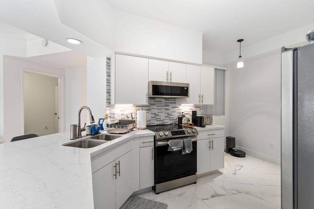 Apartment for rent at 3205 NE 184th St #9203, North Miami Beach, FL 33160