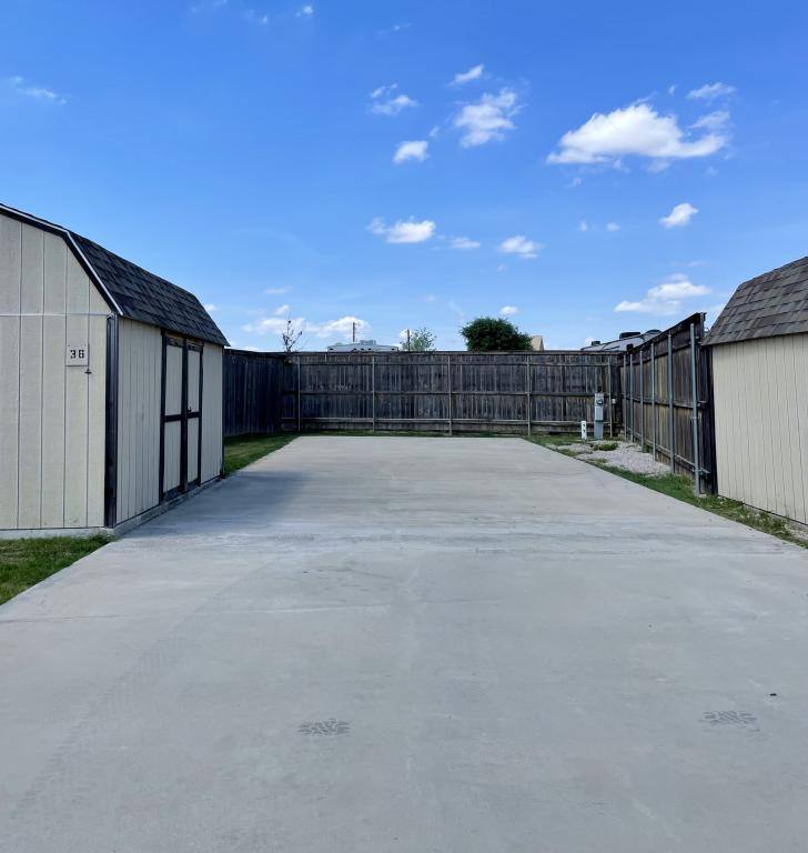 House for rent at 890 N US-Highway 183, Florence, TX 76527