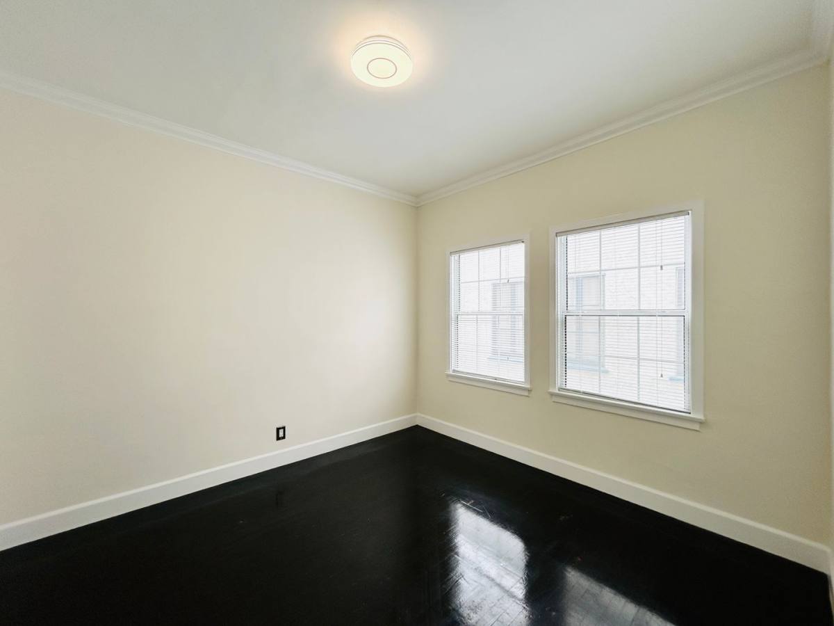 Apartment for rent at 215 S Elm Dr, Beverly Hills, CA 90212
