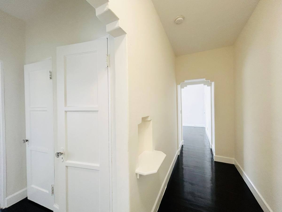 Apartment for rent at 215 S Elm Dr, Beverly Hills, CA 90212
