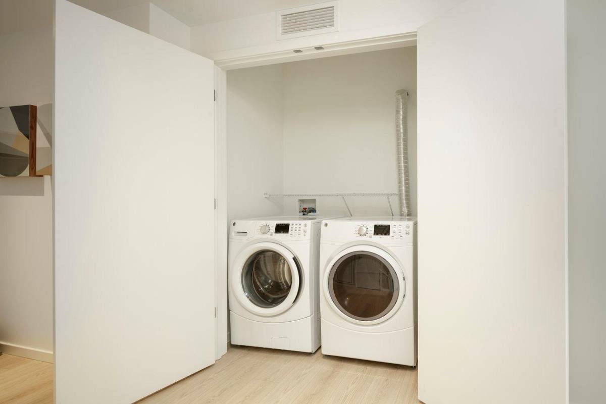 Apartment for rent at 1616 E 56th St, Chicago, IL 60637