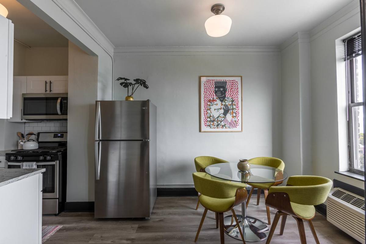 Apartment for rent at 6807 N Sheridan Rd, Chicago, IL 60626