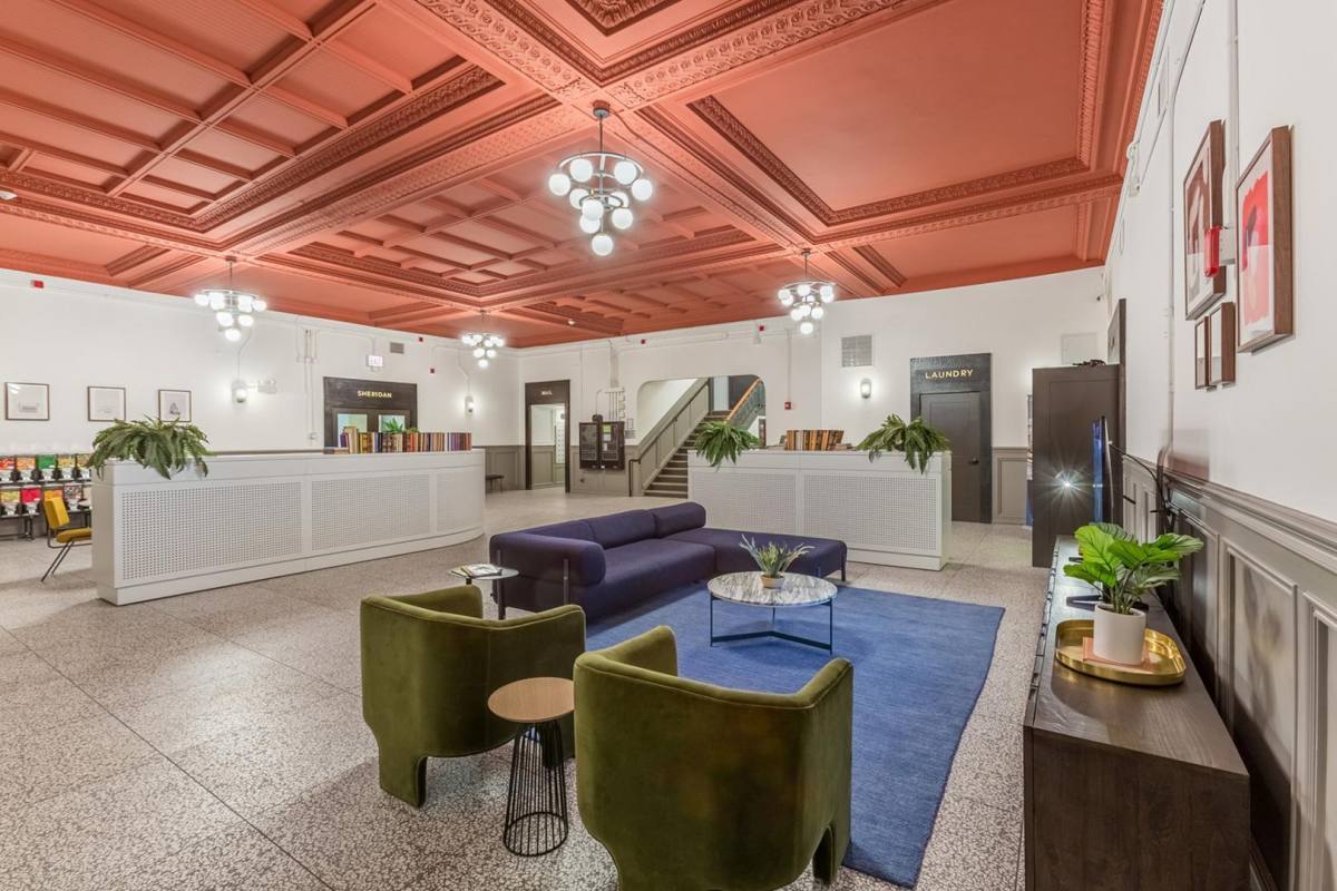Apartment for rent at 6807 N Sheridan Rd, Chicago, IL 60626