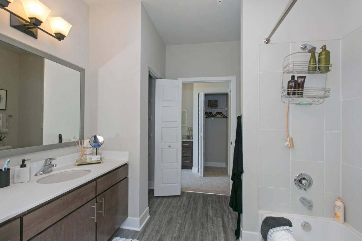 Apartment for rent at 1016 Station Blvd, Aurora, IL 60504