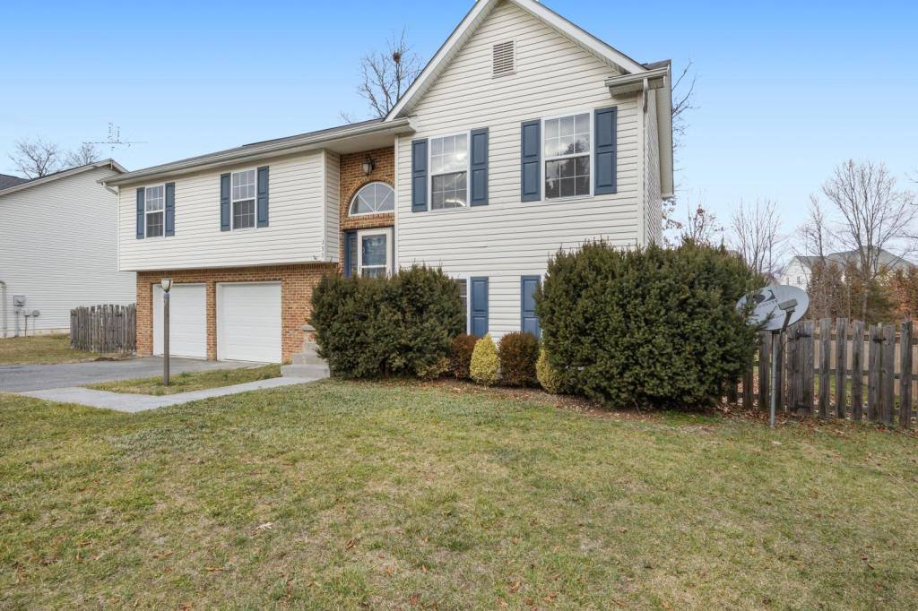 House for rent at 359 Montgomery Circle, Stephens City, VA 22655