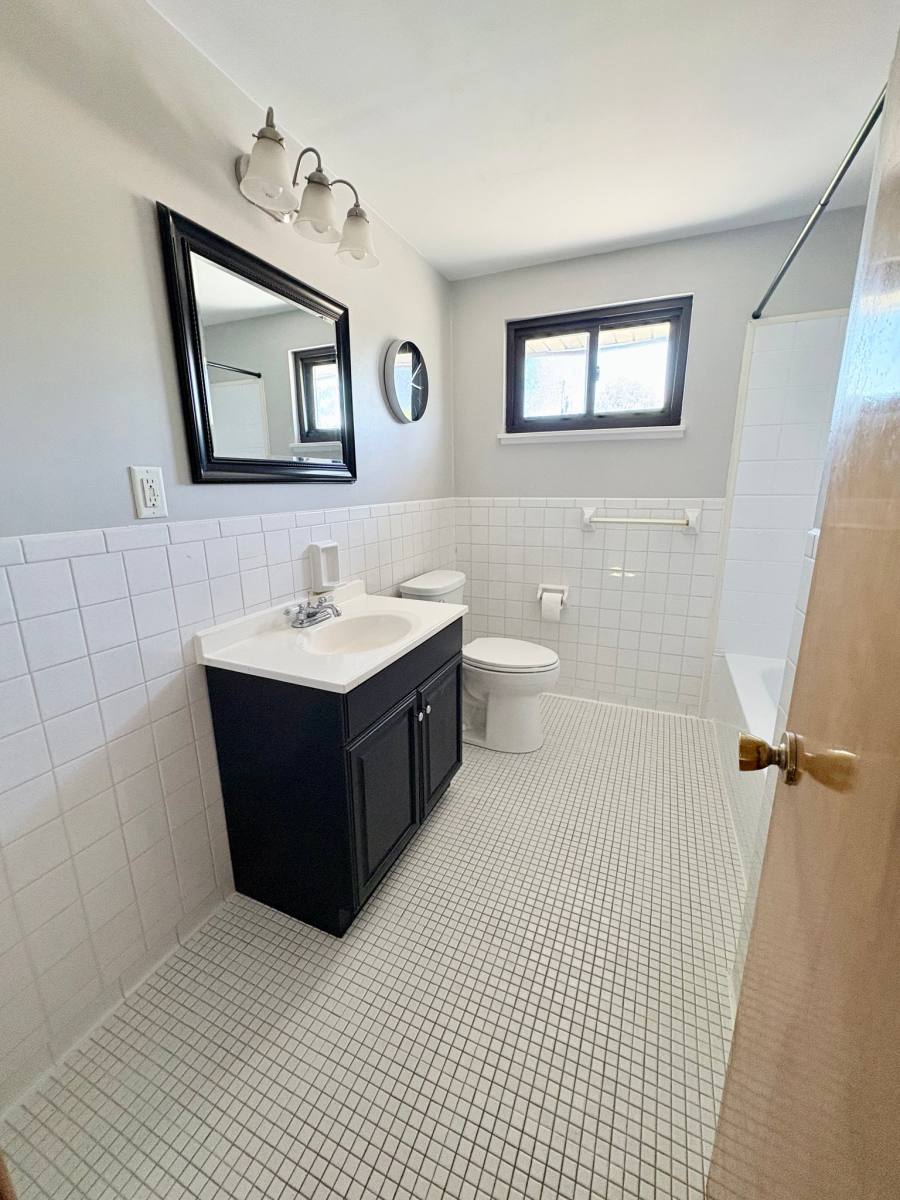 Townhouse for rent at 231 Greenmeadow Dr, Buffalo, NY 14224
