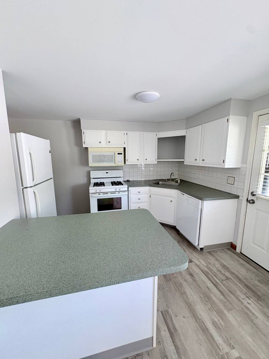 Townhouse for rent at 231 Greenmeadow Dr, Buffalo, NY 14224