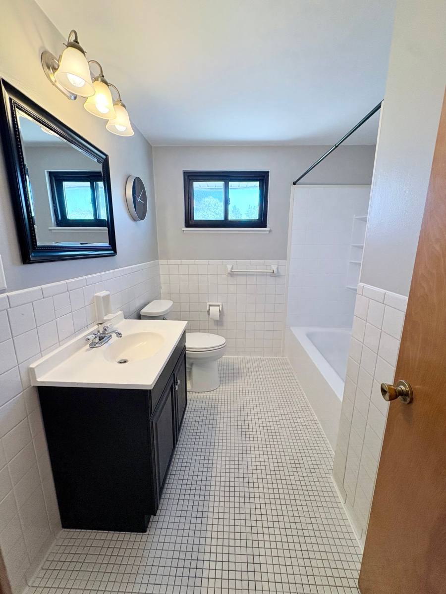 Townhouse for rent at 231 Greenmeadow Dr, Buffalo, NY 14224