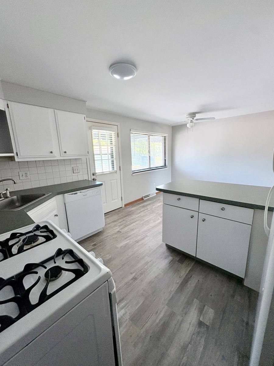 Townhouse for rent at 231 Greenmeadow Dr, Buffalo, NY 14224