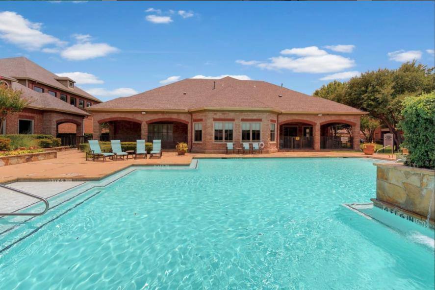 Apartment for rent at Oaks Riverchase Apartment Homes, 777 Fairway Dr, Coppell, TX 75019