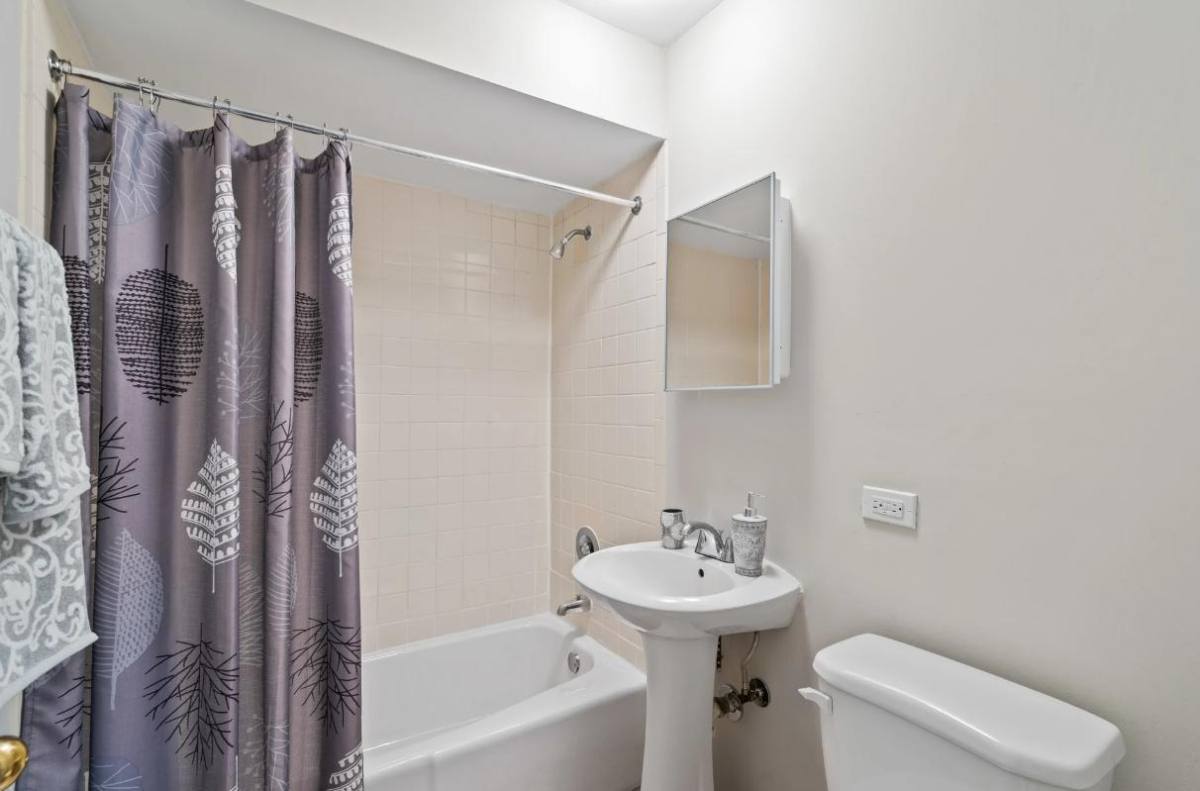 Apartment for rent at 2300 Glendale Terrace, Hanover Park, IL 60133