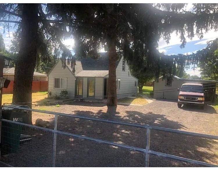 House for rent at 3928 Crest St, Klamath Falls, OR 97603