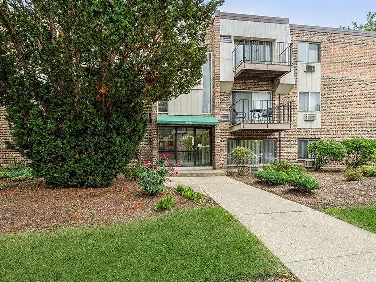 Apartment for rent at 1459 N Winslowe Dr #301, Palatine, IL 60074