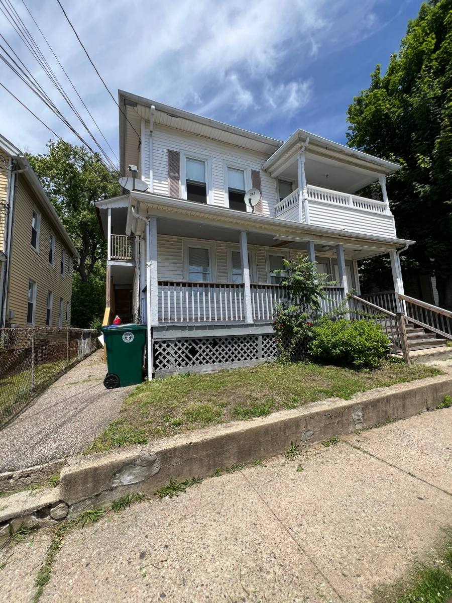 Apartment for rent at 334 Hollister St #2, Stratford, CT 06615