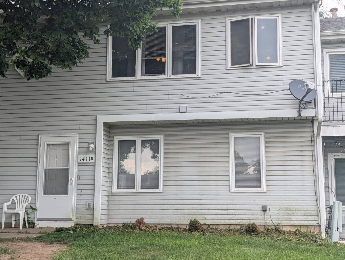 Townhouse for rent at 1411 Farrington St #B, Saint Paul, MN 55117