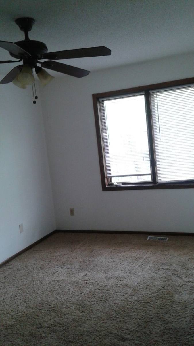 Townhouse for rent at 1411 Farrington St #B, Saint Paul, MN 55117
