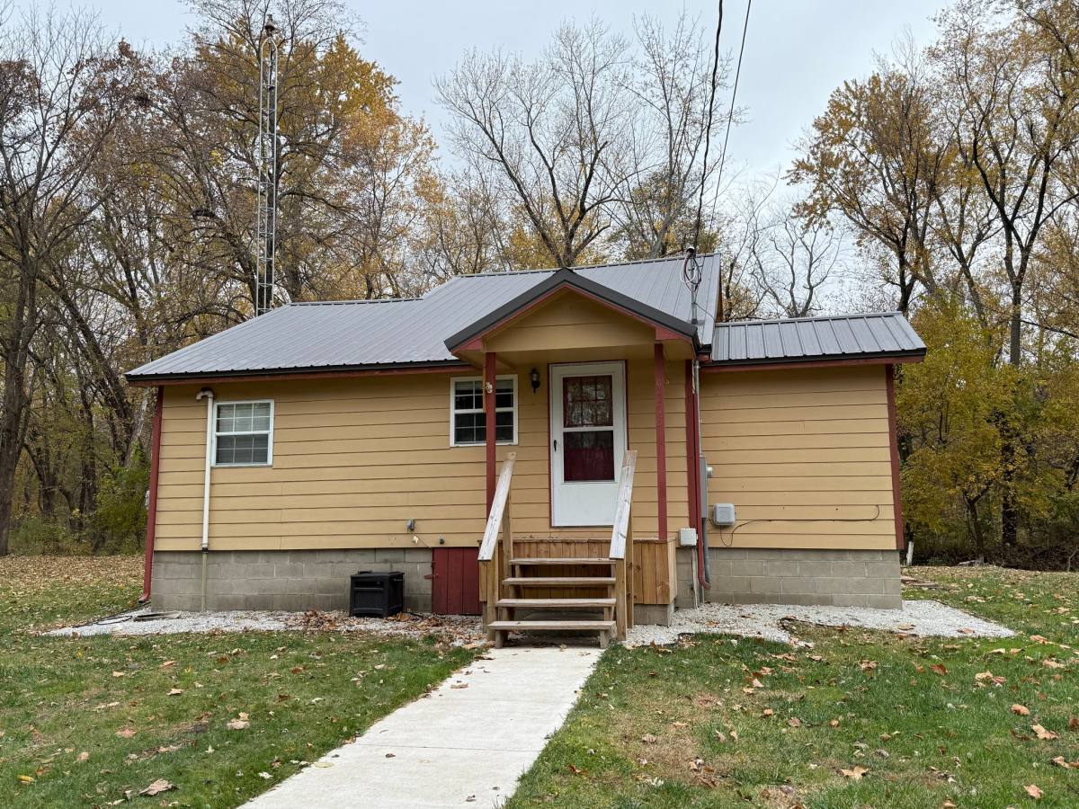 House for rent at 9775 N Rock Ridge Rd, Monticello, IN 47960