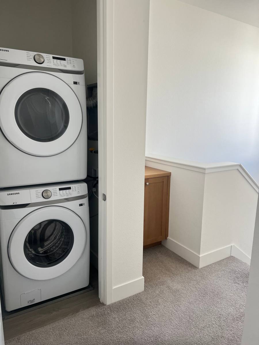 Townhouse for rent at 147 W Atlantic Ave, Alameda, CA 94501