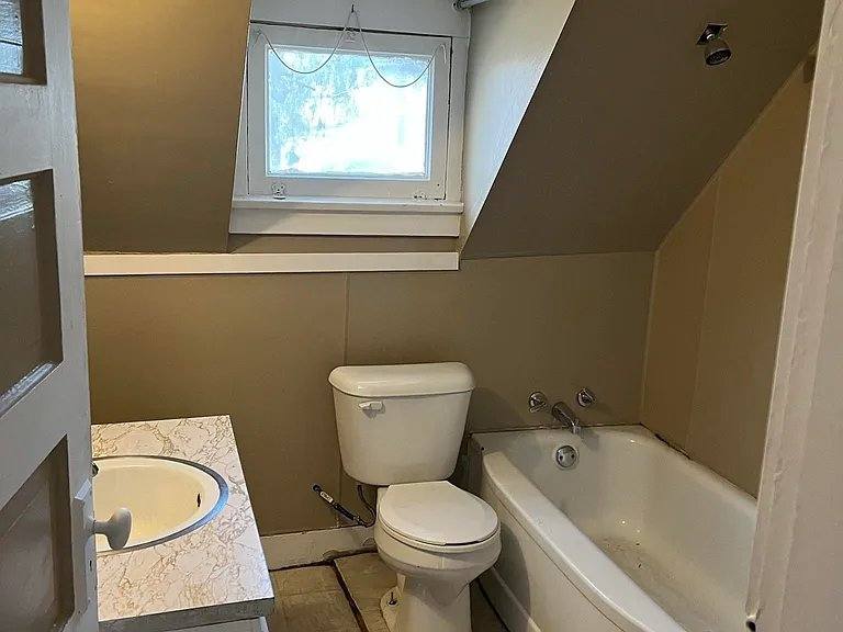 House for rent at 1222 SW 5th St, Topeka, KS 66606