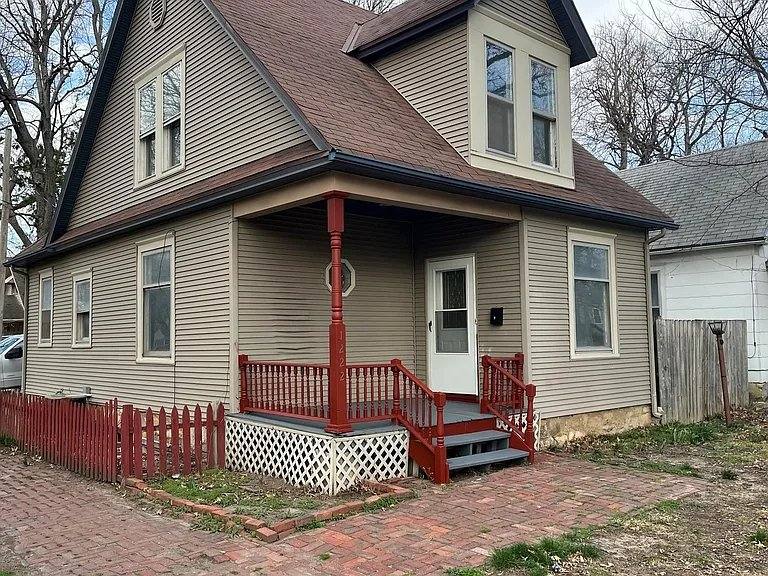 House for rent at 1222 SW 5th St, Topeka, KS 66606