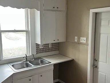 House for rent at 1222 SW 5th St, Topeka, KS 66606