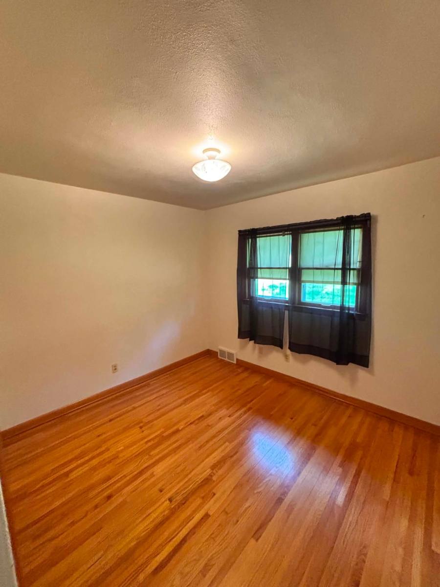 House for rent at 917 2nd Place NE, Jamestown, ND 58401