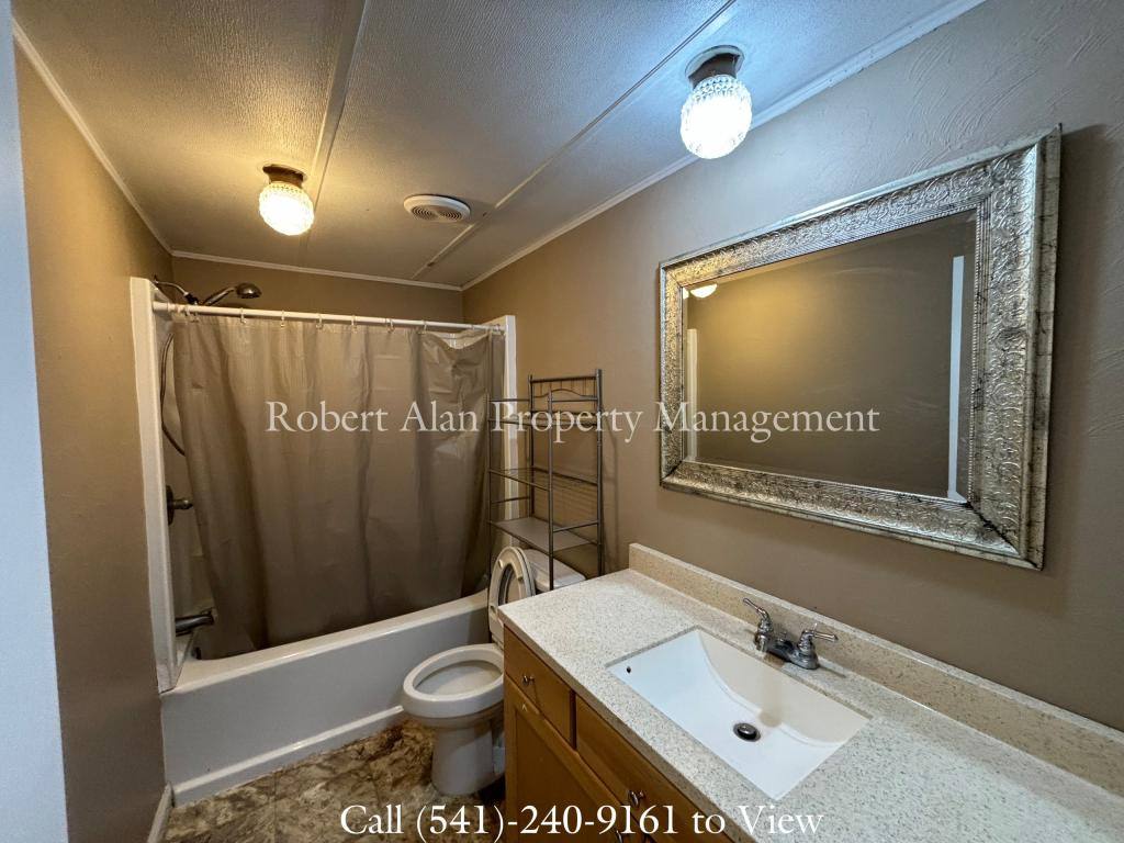 House for rent at 447 SW 5th St, Pendleton, OR 97801