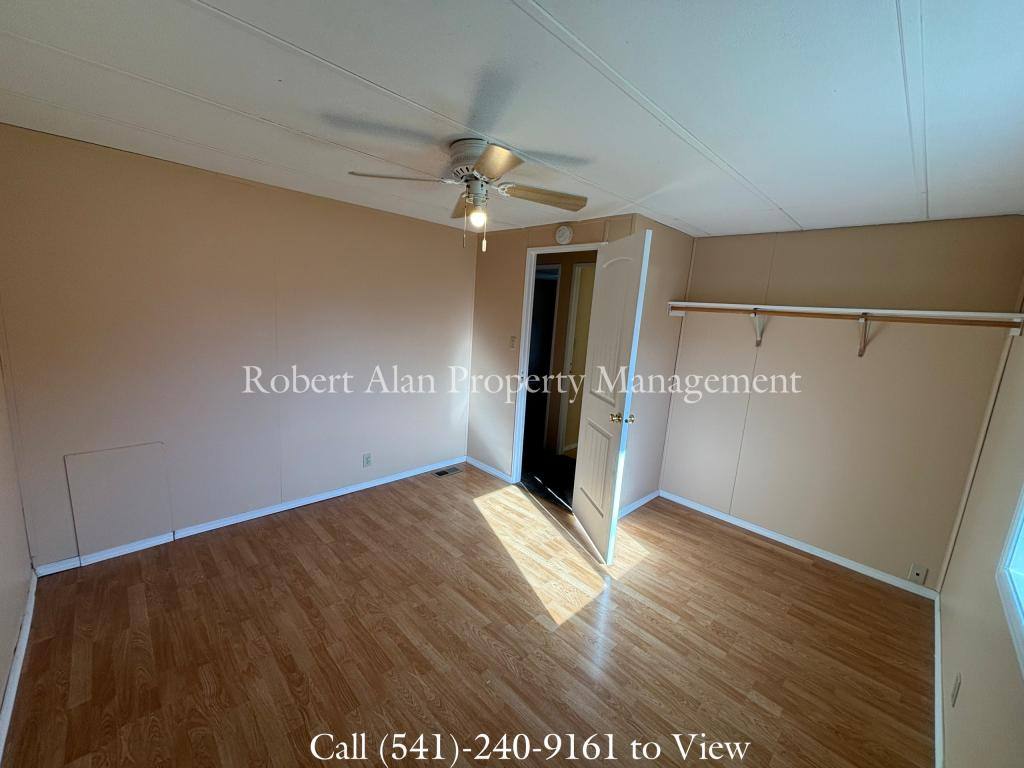 House for rent at 447 SW 5th St, Pendleton, OR 97801