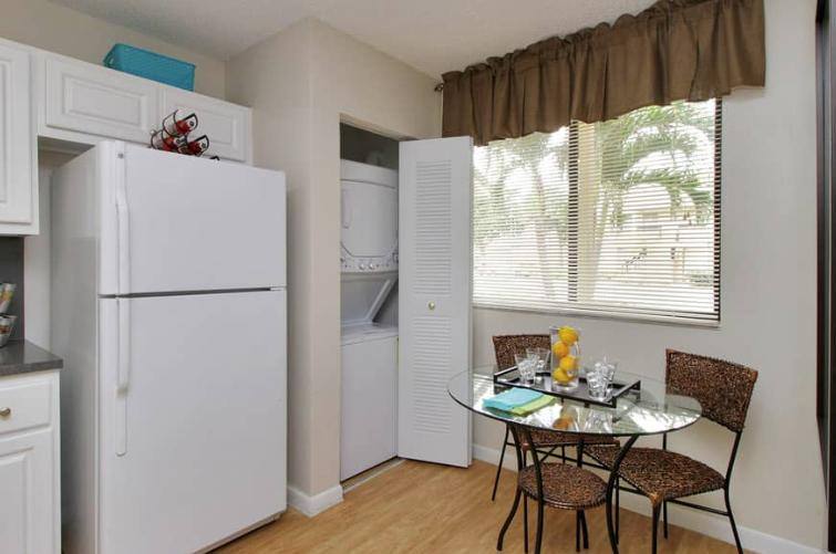Apartment for rent at 6701 W Oakland Park Blvd, Fort Lauderdale, FL 33313