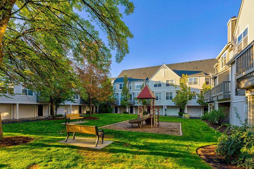 Townhouse for rent at 15900 N E 83rd St, Redmond, WA 98052