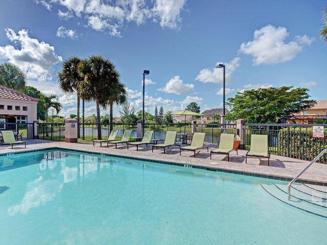 Apartment for rent at 3621 W Hillsboro Blvd, Pompano Beach, FL 33073