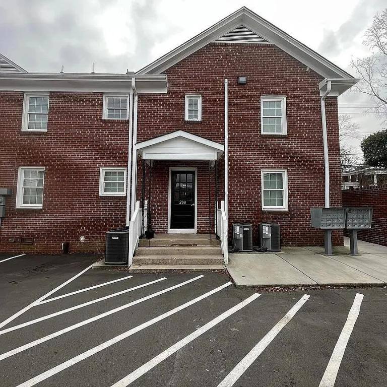 Apartment for rent at 202 W 2nd Ave, Gastonia, NC 28052
