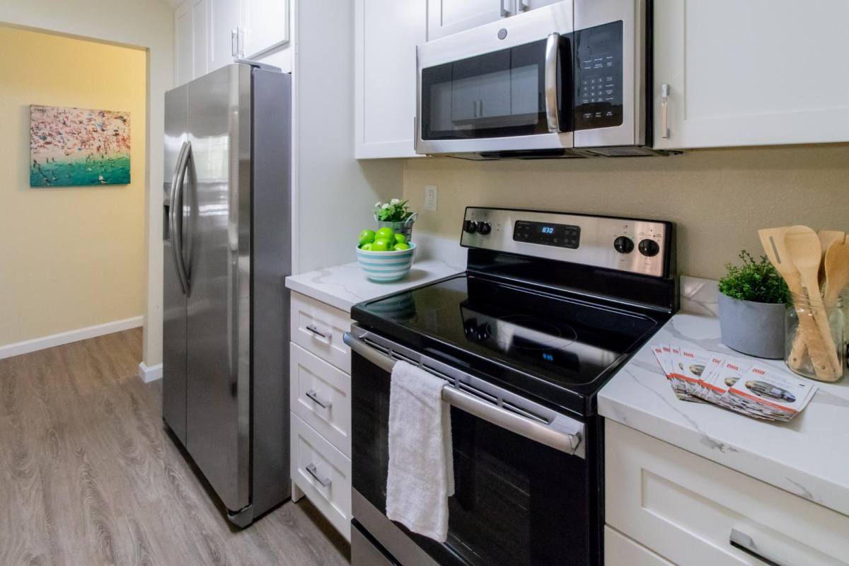 Apartment for rent at 430 Ellesmere Dr, Dixon, CA 95620