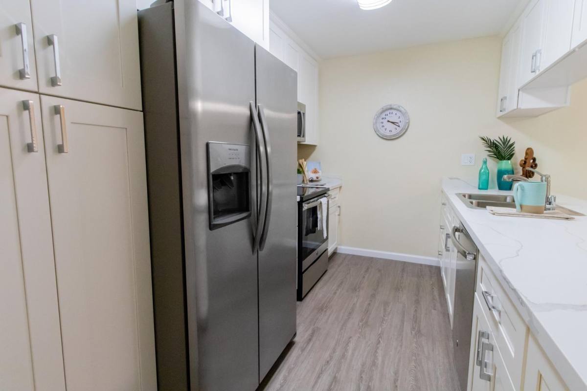 Apartment for rent at 430 Ellesmere Dr, Dixon, CA 95620