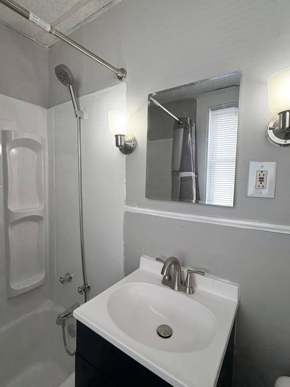 Apartment for rent at 117 Pierce St #1, Lewiston, ME 04240