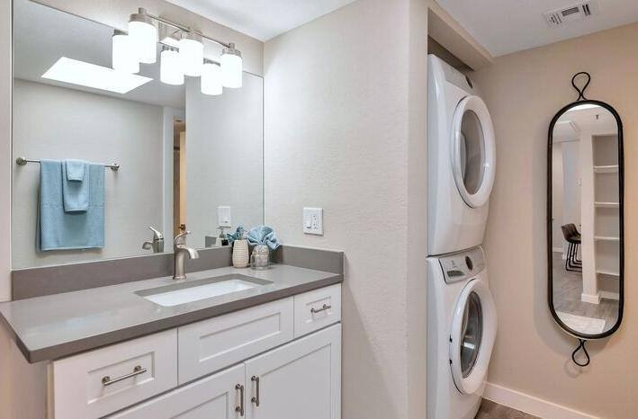 Apartment for rent at Tatum Place Luxury Apartment Homes, 16801 N 49th St, Scottsdale, AZ 85254