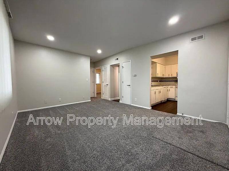 Apartment for rent at 526 S 25th St, Lincoln, NE 68510