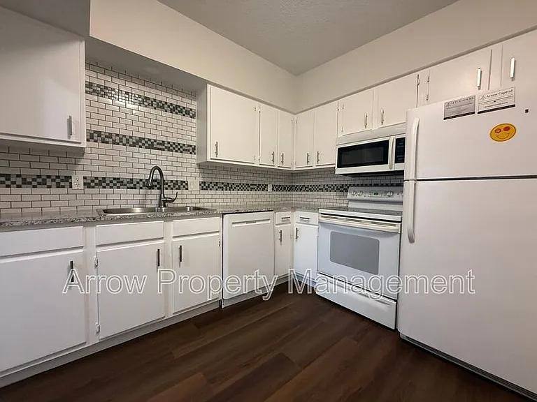 Apartment for rent at 526 S 25th St, Lincoln, NE 68510