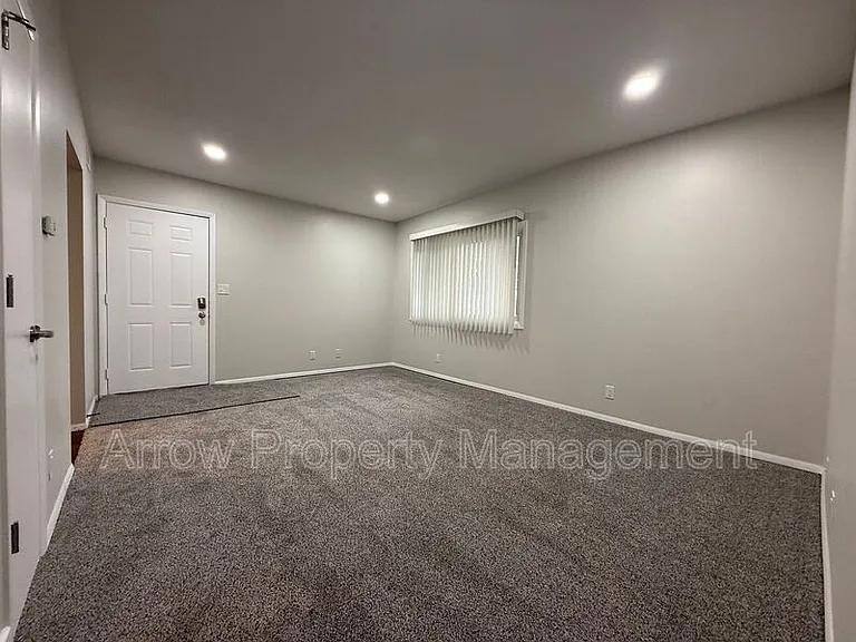 Apartment for rent at 526 S 25th St, Lincoln, NE 68510