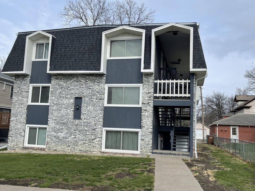 Apartment for rent at 526 S 25th St, Lincoln, NE 68510