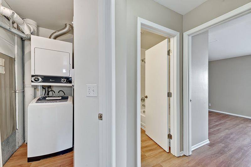Apartment for rent at 1421 Carolina Court, Schaumburg, IL 60193