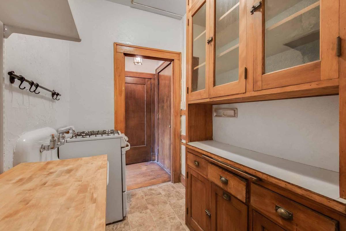 Apartment for rent at 225 W 15th St, Minneapolis, MN 55403
