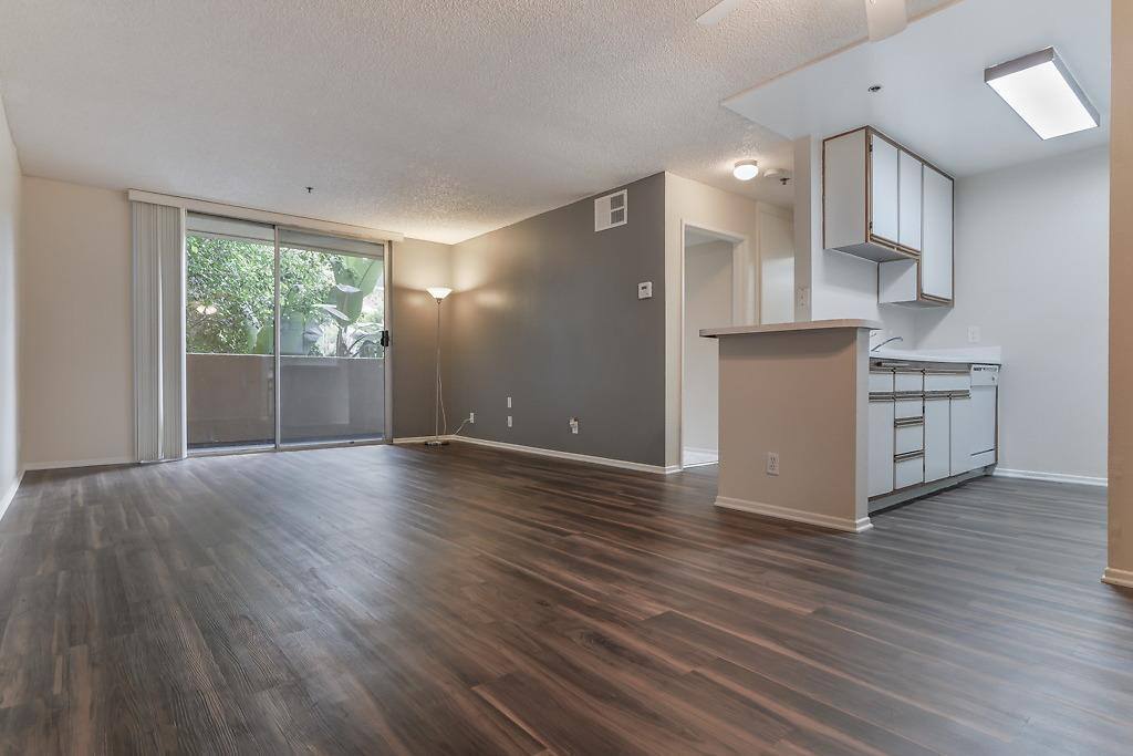 Apartment for rent at Catalina Gardens Apartment Homes, 333 S Catalina St, Los Angeles, CA 90020